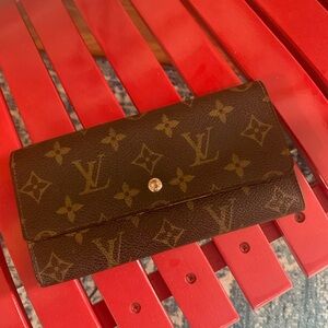 Louis Vuitton 1988 authentic Sarah wallet- insert & chain to convert crossbody